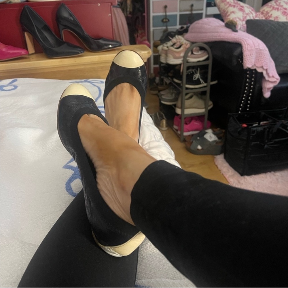 CHANEL Navy and Cream Flats - Picture 7 of 16